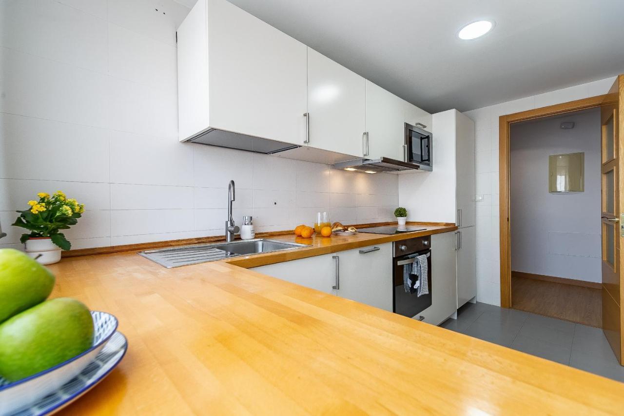 Modern Beach Apartment Valparaiso With Parking Малага Экстерьер фото